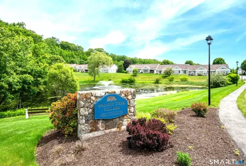 176 Julia Ct #176, Sandy Hook, CT 06482