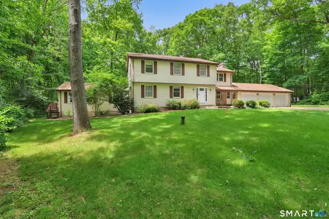 16 Shanda Ln, Tolland, CT 06084