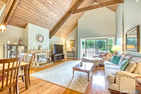 13 Algonquin Ln #B, Stratford, CT 06614