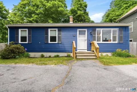 71 Smith St, Putnam, CT 06260
