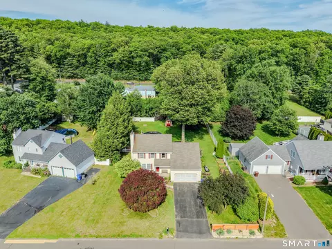 7 Pinecrest Rd, Enfield, CT 06082