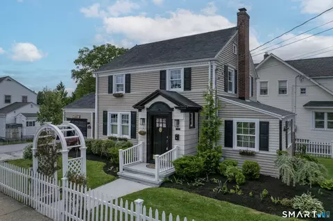 1 Oak Ter, Stratford, CT 06614