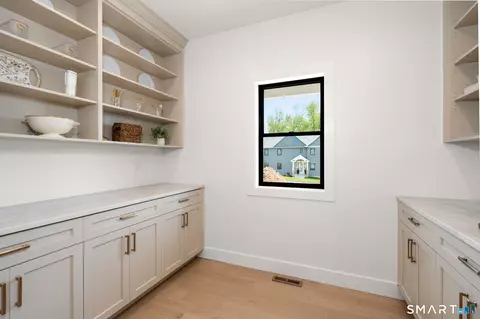 Entry Way - 47 Luca Ln, Wethersfield, CT 06109 photo 3 of 5