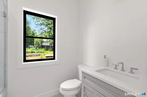 Bath - 47 Luca Ln, Wethersfield, CT 06109 photo 5 of 5
