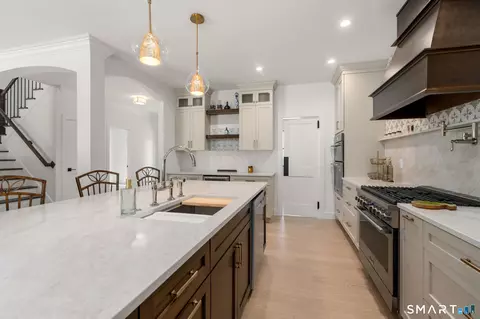 Kitchen - 47 Luca Ln, Wethersfield, CT 06109 photo 2 of 4