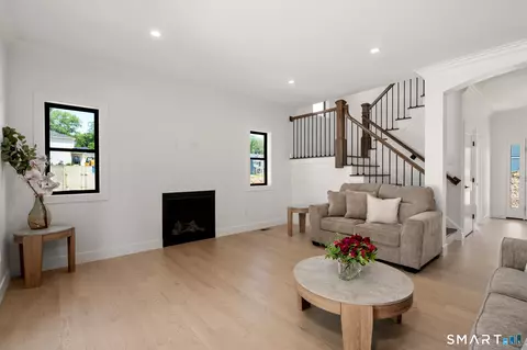 Living - 47 Luca Ln, Wethersfield, CT 06109 photo 1 of 2