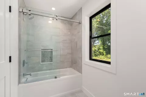 Bath - 47 Luca Ln, Wethersfield, CT 06109 photo 3 of 5