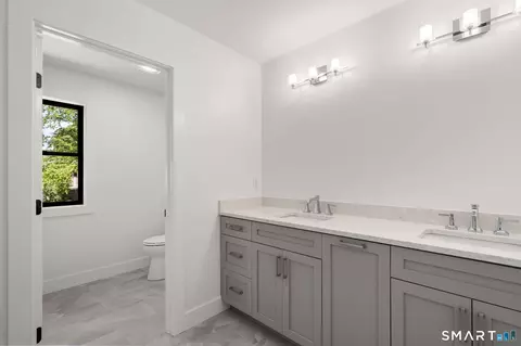 Bath - 47 Luca Ln, Wethersfield, CT 06109 photo 4 of 5