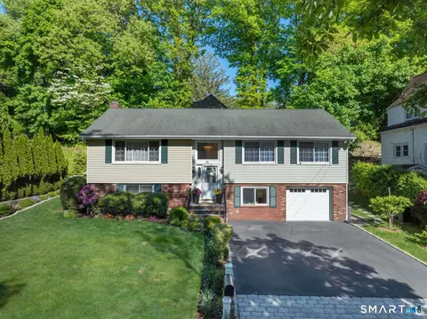 61 Center Dr, Greenwich, CT 06870