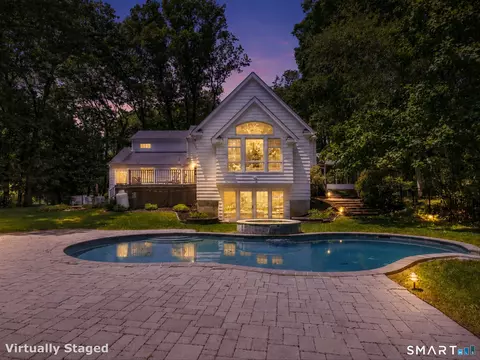 15 Hemlock Hollow Rd, Woodbridge, CT 06525