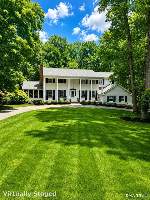 15 Hemlock Hollow Rd, Woodbridge, CT 06525