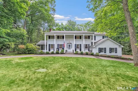 15 Hemlock Hollow Rd, Woodbridge, CT 06525