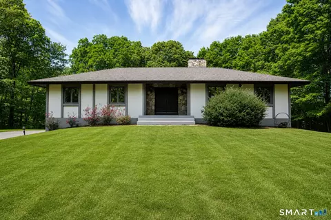 17 Wright Dr, Avon, CT 06001