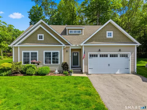 14 Essex Glen Dr #9, Essex, CT 06426