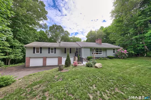 37 Anella Dr, Bethany, CT 06524