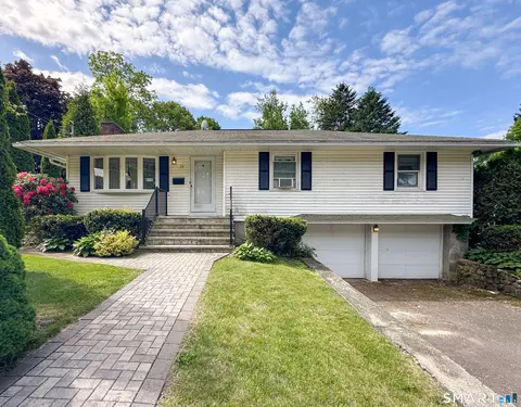 38 Fleetwood Dr, Waterbury, CT 06706