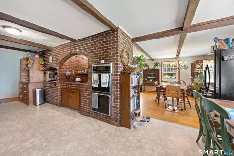 Kitchen - 186 Schaeffer Rd, Bethany, CT 06524 photo 1 of 4
