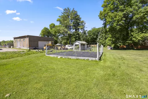 Exterior - 186 Schaeffer Rd, Bethany, CT 06524 photo 7 of 8
