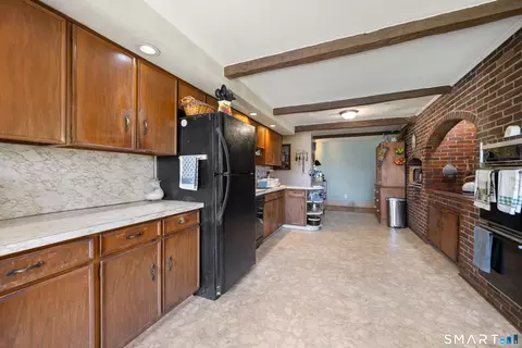Kitchen - 186 Schaeffer Rd, Bethany, CT 06524 photo 4 of 4