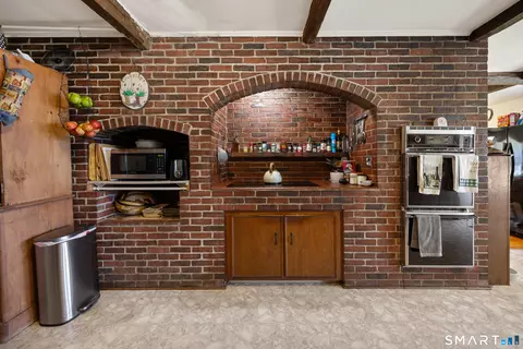 Kitchen - 186 Schaeffer Rd, Bethany, CT 06524 photo 3 of 4
