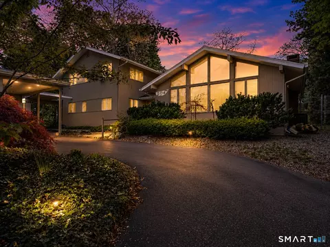 104 Parkway S, New London, CT 06320