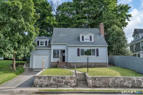 30 Crest St, New London, CT 06320