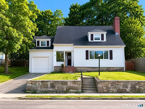 30 Crest St, New London, CT 06320