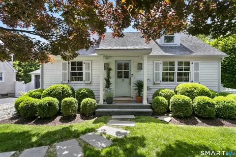 10 Horace Ct, Fairfield, CT 06824