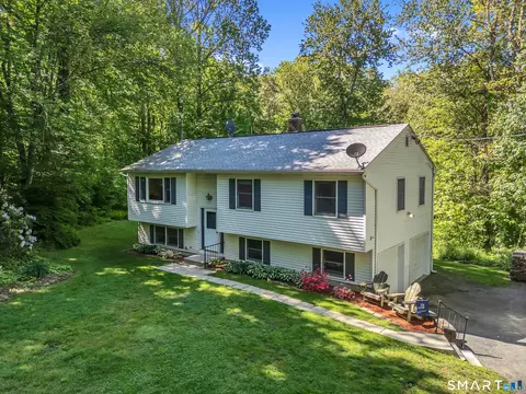797 Middletown Rd, Colchester, CT 06415