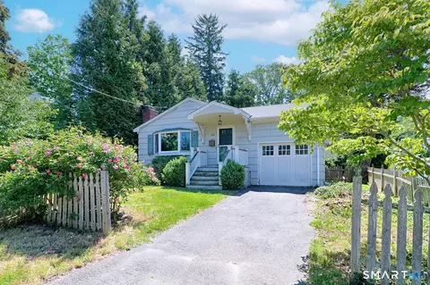 1099 Merritt St, Fairfield, CT 06825