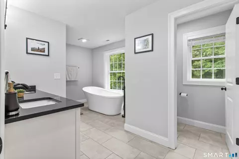 Bath - 86 Summit Rd, Prospect, CT 06712 photo 2 of 5