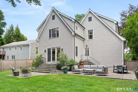 Exterior - 1644 Boston Post Rd, Darien, CT 06820 photo 6 of 8