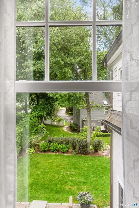 Exterior - 1644 Boston Post Rd, Darien, CT 06820 photo 5 of 8