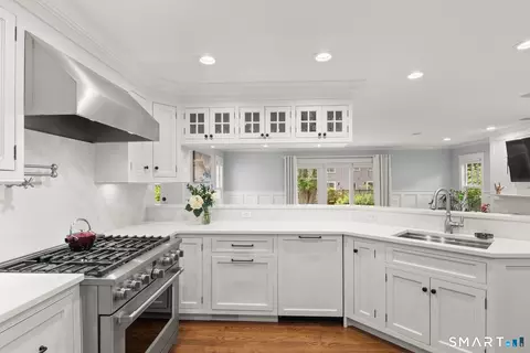 Kitchen - 1644 Boston Post Rd, Darien, CT 06820 photo 3 of 4