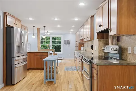 Kitchen - 82 Old Post Rd, Clinton, CT 06413 photo 2 of 3
