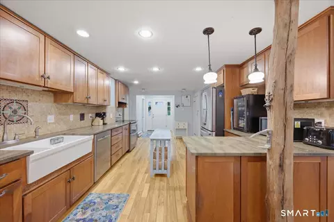 Kitchen - 82 Old Post Rd, Clinton, CT 06413 photo 3 of 3