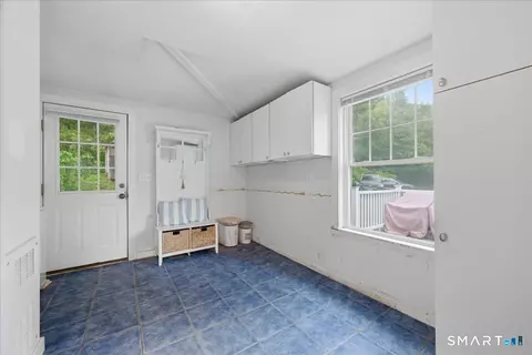 Entry Way - 82 Old Post Rd, Clinton, CT 06413 photo 2 of 4