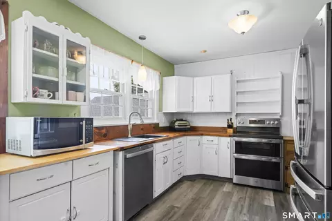 Kitchen - 10 Manning Rd, Windsor Locks, CT 06096 photo 3 of 3