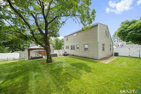 Exterior - 10 Manning Rd, Windsor Locks, CT 06096 photo 7 of 9