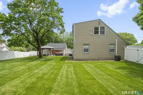 Exterior - 10 Manning Rd, Windsor Locks, CT 06096 photo 6 of 9