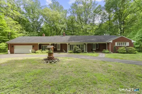 12 Jenick Ln, Woodbridge, CT 06525