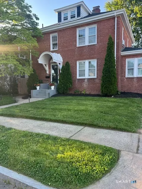 34 Selldan St, West Hartford, CT 06110