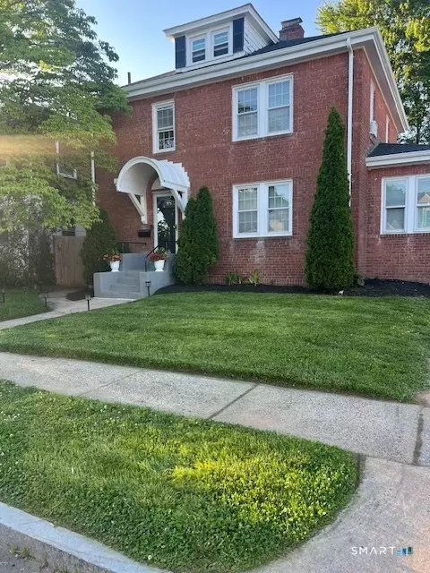 34 Selldan St, West Hartford, CT 06110
