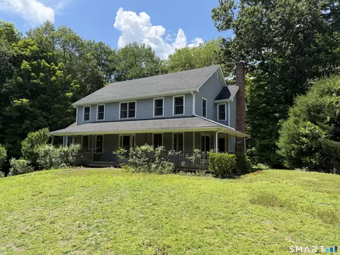 131 Hanover Rd, Newtown, CT 06470