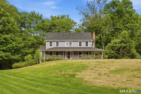 131 Hanover Rd, Newtown, CT 06470