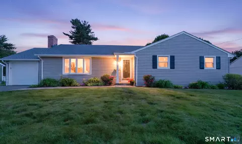 970 Cloverdale Cir, Wethersfield, CT 06109