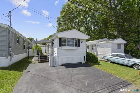 15 Broadway N, Westbrook, CT 06498