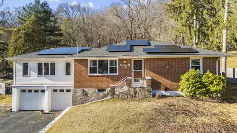 208 Bungay Rd, Seymour, CT 06483