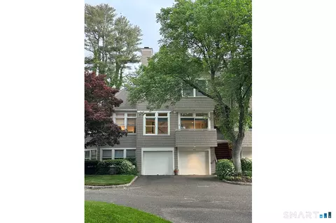 942 S Pine Creek Rd, Fairfield, CT 06824