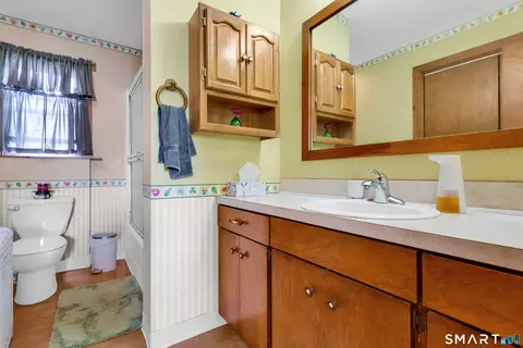 Bath - 172 Nott St, Wethersfield, CT 06109 photo 1 of 1